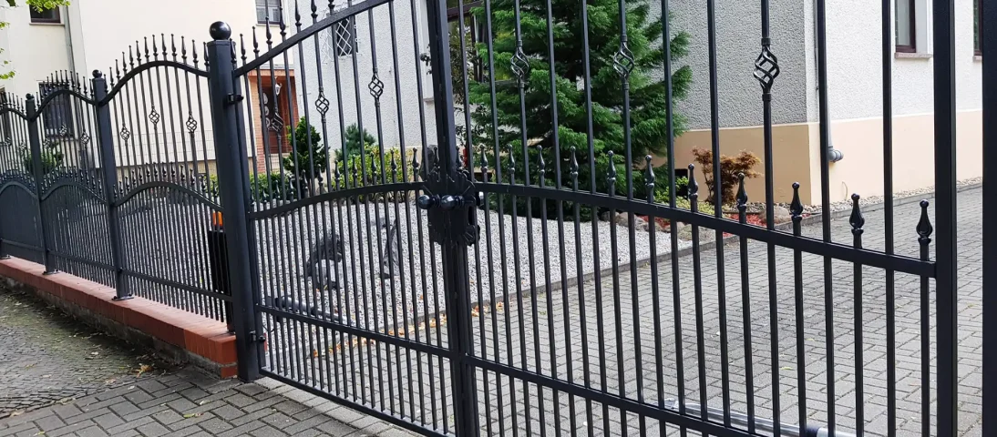 Driveway Gate In North Hollywood